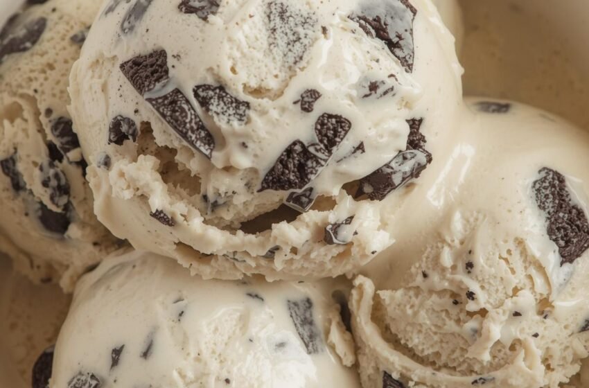 Creamy cookies and cream ice cream