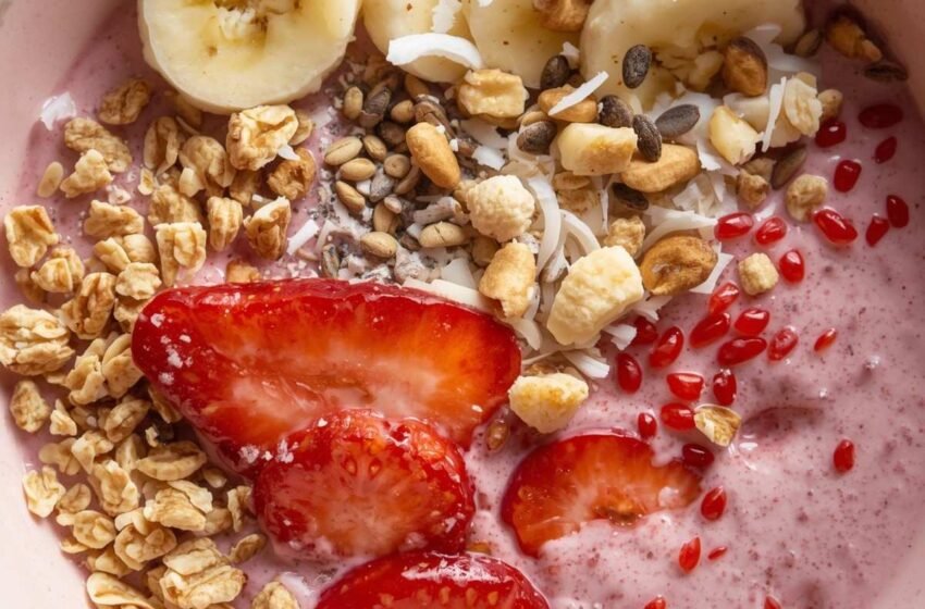 high-protein strawberry smoothie bowl