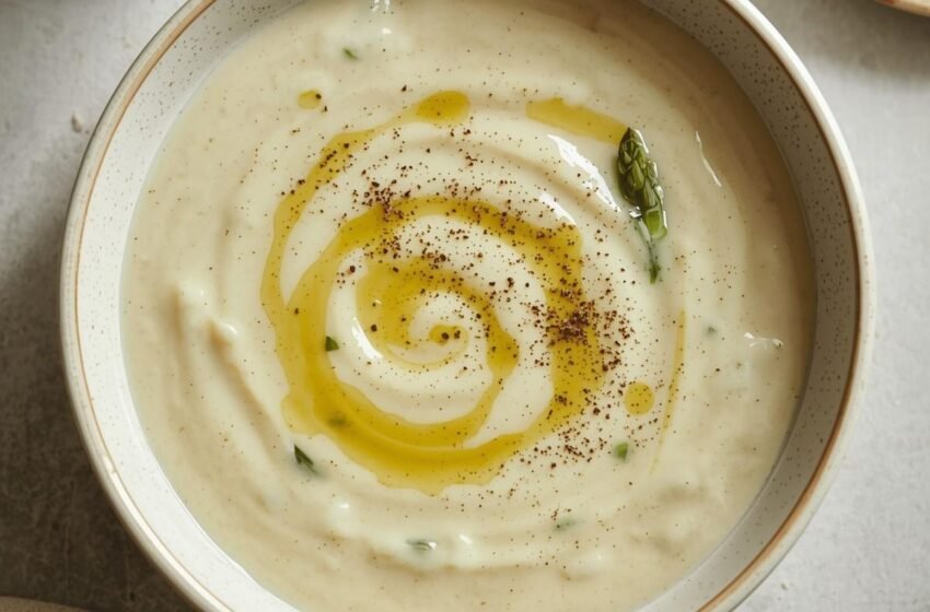 asparagus soup with a light beige
