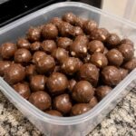 Chocolate Peanut Butter Truffles (No-Bake)