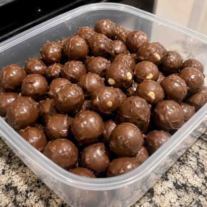Chocolate Peanut Butter Truffles (No-Bake)