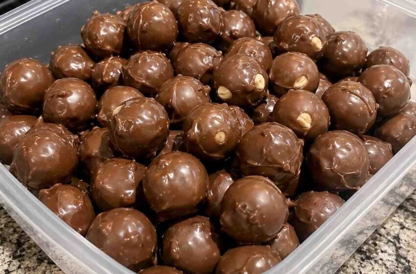 Chocolate Peanut Butter Truffles (No-Bake)