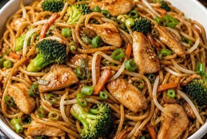 Thumbnail for Garlic Chicken Lo Mein
